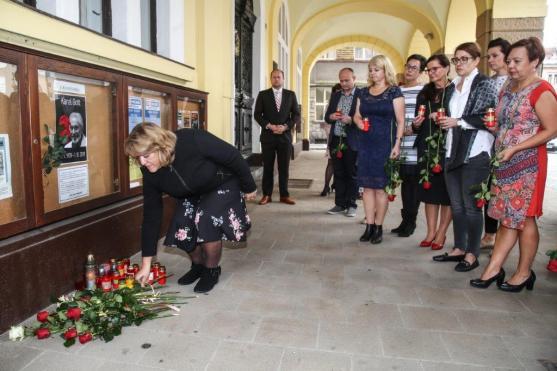 Hold Karlu Gottovi vzdaly také finalistky soutěže Batist Nej sestřička