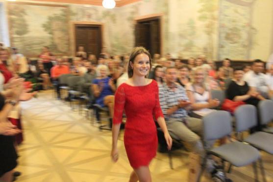 Absolventi Gymnázia Broumov převzali maturitní vysvědčení