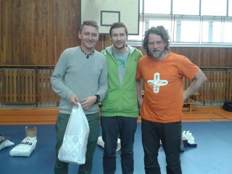 Při nohejbalové sobotě se v Polici nad Metují bojovalo o krásný pohár