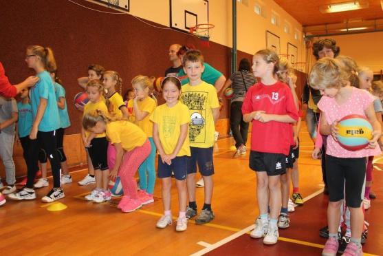 Na turnaji barevného volejbalu se dařilo broumovským týmům