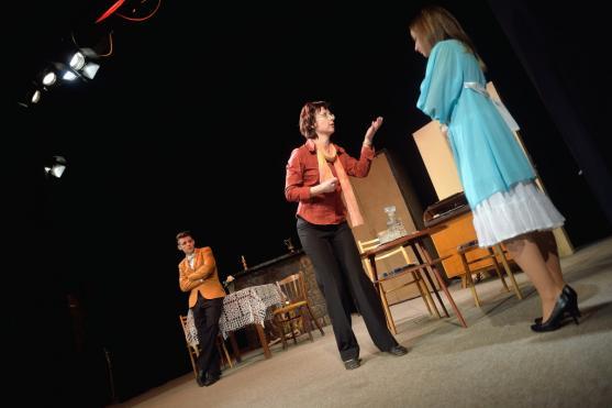 Divadelní soubor Divadlo Broumov sklidil ovace za premiéru francouzské komedie "Mátový nebo citron?"