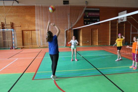 Broumovský volejbal si vychovává mladou generaci. Děti jsou však vedeny ke sportovní všestrannosti