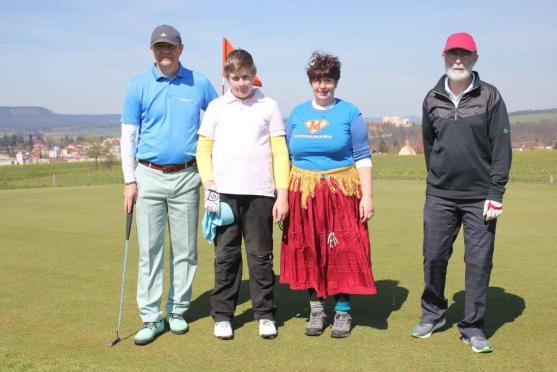 Golfisté z Grosshofu vybrali přes tři tisíce korun na broumovský psí útulek