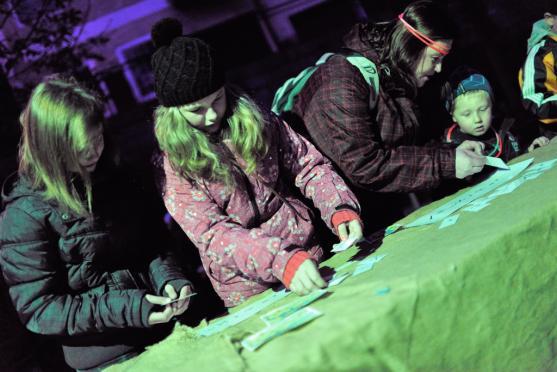 Strašidelnou Alejku letos znovu naplnila strašidla, děti a jejich smích