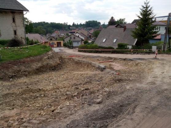 V pondělí skončí v Polici nad Metují úplná uzavírka komunikace v ulici Na Babí