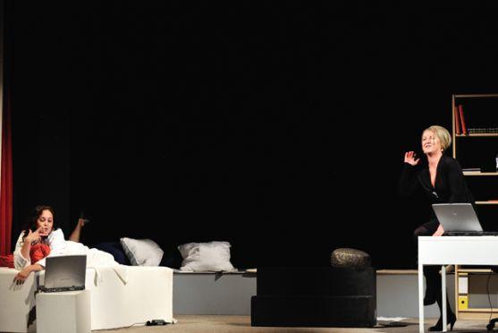 Hradecké Klicperovo divadlo uvedlo v Broumově hru Žárlivost