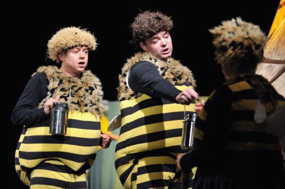 Divadelní představení včelích medvídků na fotografiích Jana Záliše