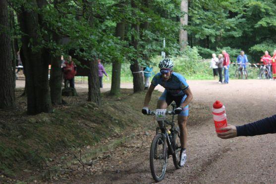 Závod horských kol Rallye Sudety má stejné vítěze jako v loňském roce. Friedla a Novákovou