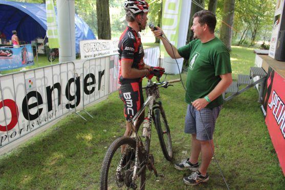 MTB TRILOGY: Po prologu a 1. etapě vede Hruška, druhý Vokrouhlík jel závěr etapy bez sedla