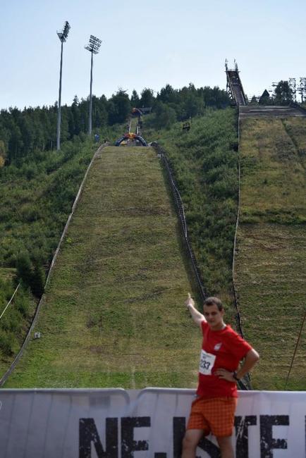 Michal Sedláček z Broumova absolvoval běžecký závod do vrchu na skokanský můstek v Harrachově