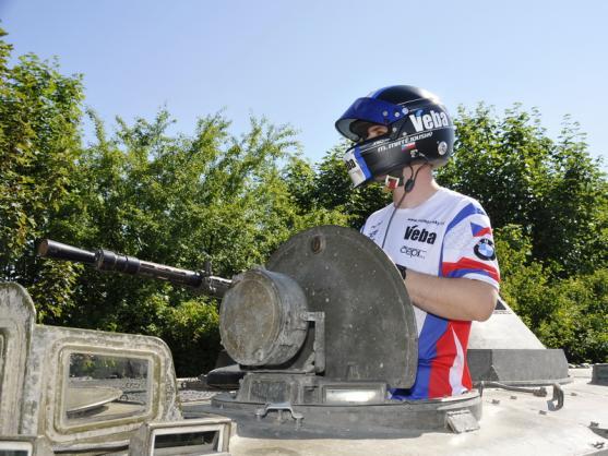 Matějovský si během testování v Josefově vyzkoušel i vojenskou techniku