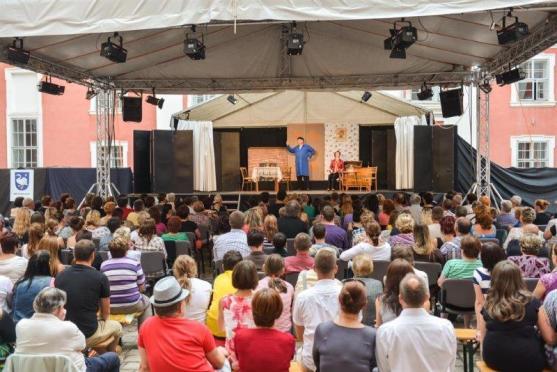 Broumovští ochotníci naservírovali mátové a citronové thé