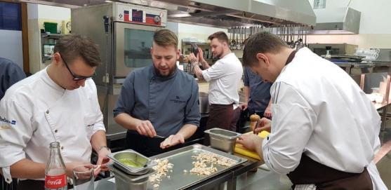 V Restauraci Švejk v Meziměstí vařil kuchař oceněný třemi michelinskými hvězdami Roman Paulus. Bylo vyprodáno!