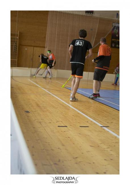 Polický florbalový tým AZ Vrátno vede bez ztráty bodu broumovskou ligu