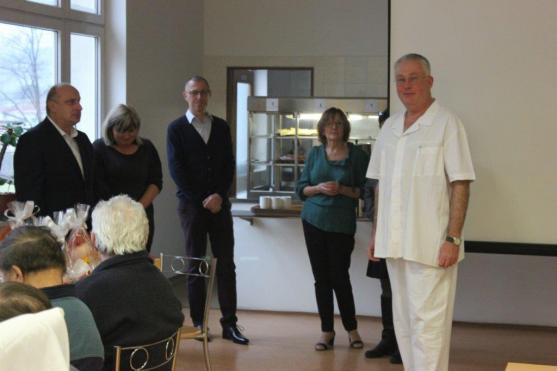 Vánoční besídka v Nemocnici Broumov spojená s vernisáží fotografií Libora Dadáka