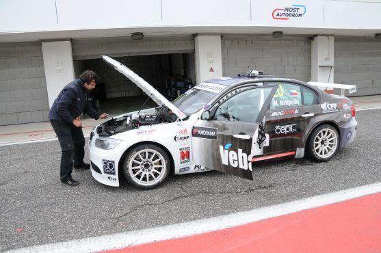 Automobilový závodník Michal Matějovský testoval vůz pro závody na Sicílii
