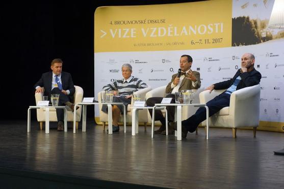 Jakou máme vizi vzdělanosti? Odpovědi hledali prezidentští kandidáti a další osobnosti na 4. Broumovských diskusích