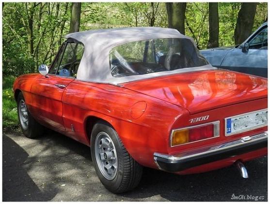 Historická vozidla se zastavila i v Broumově