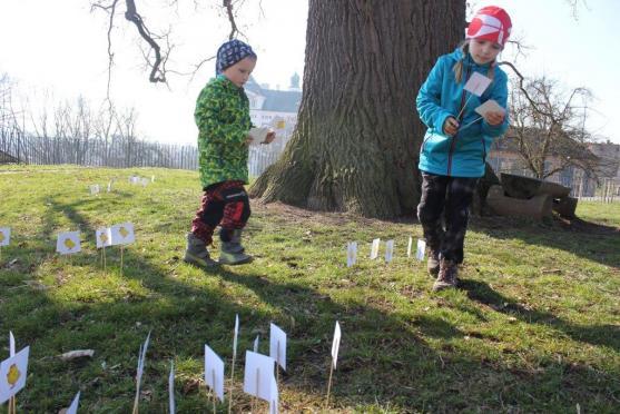 Hledání kuřátek přilákalo do kláštera téměř dvě stě dětí