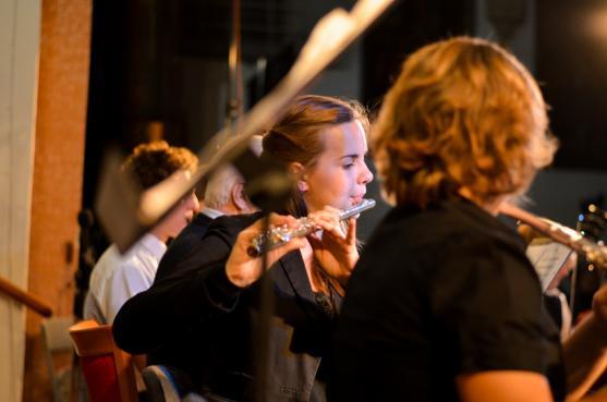 Další Benefiční koncert Police Symphony Orchestra. Po Hvězdě tentokrát v klášterní zahradě 