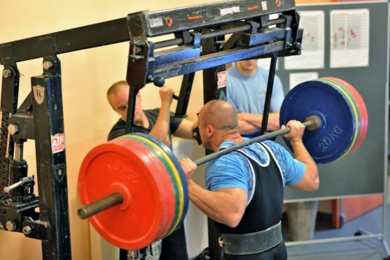 Siláci střední Evropy se v Broumově utkali na Mistrovství ČR v powerliftingu