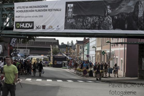 Filmový horolezecký festival v Teplicích nad Metují přilákal do města tisíce návštěvníků