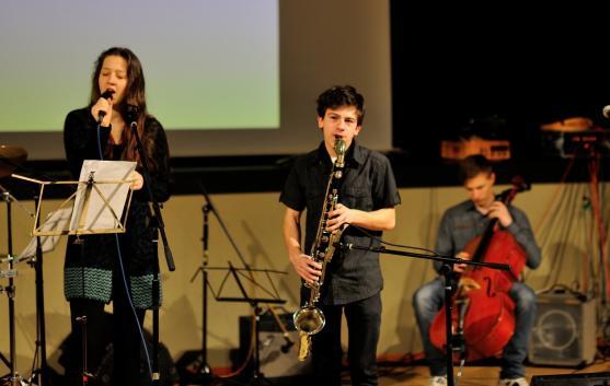 Studenti Gymnázia Broumov hráli pro žáky základních škol 