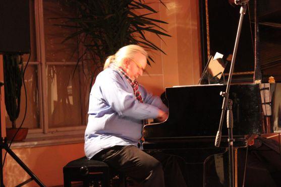 Trio WUH nadchlo Kreslírnu energickým jazzem 