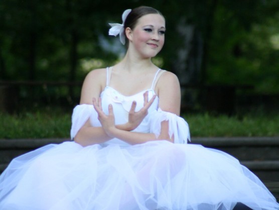 Klavírní koncert a vystoupení baletek v klášterní Zahradě*