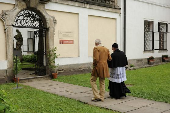 Během prohlídky broumovského kláštera návštěvníci uvidí historické filmové záznamy. Ukázku zveřejňujeme
