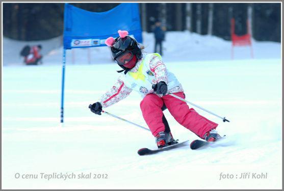 Závod v obřím slalomu žactva se v Teplicích nad Metují jel za osmnáctistupňového mrazu