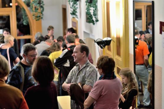 Karel Plíhal. Folková hvězda navštívila broumovské divadlo 