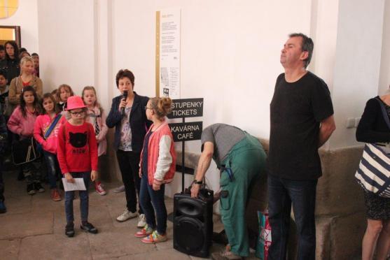 Broumovská Masarykova základní škola bude číst dětem