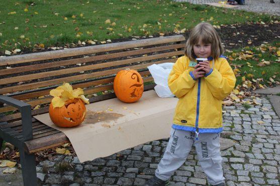 Na broumovském náměstí se dlabaly dýně už po osmé
