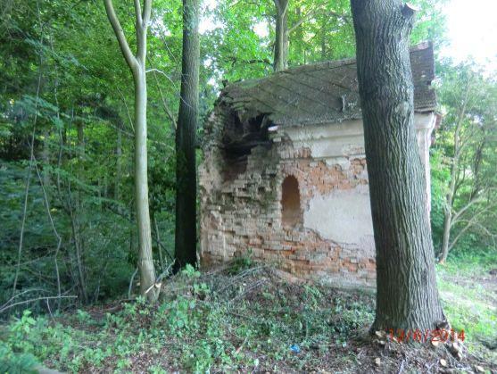 V Šonově u Broumova opravili kapličku. Koncem srpna dokončí Dům pro seniory 