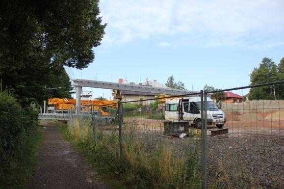 Lávka z Manor House k Hotelu Veba je na svém místě 