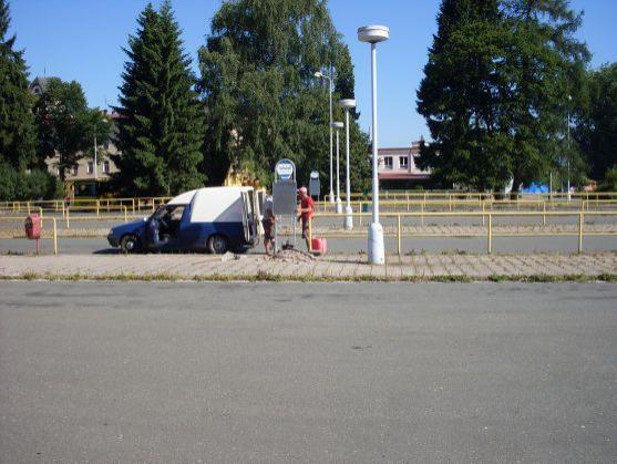 Po sérii stížností obyvatel Broumova dochází k drobným úpravám autobusového nádraží 