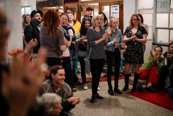 Romové na pódiu, gadjové pod ním – Jsme jeden svět 