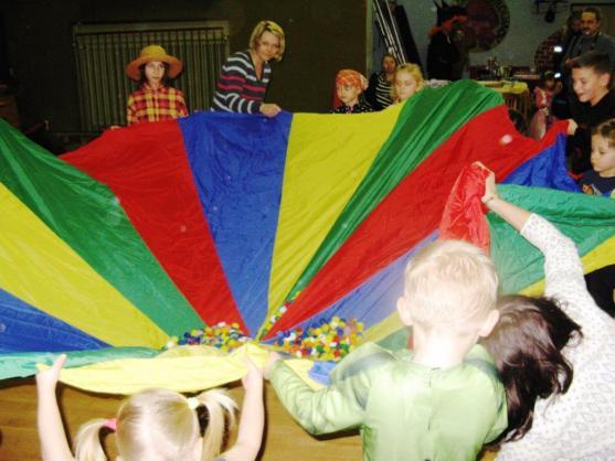 Dětský karneval v broumovské Sokolovně 