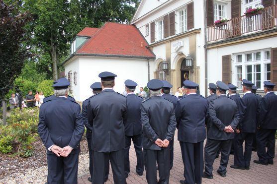 Dobrovolní hasiči z Veby Broumov převzali nadstandardní hasičskou cisternu