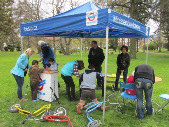V Broumově se slavil Den Země v Naší zahradě a ve Schrollově parku 