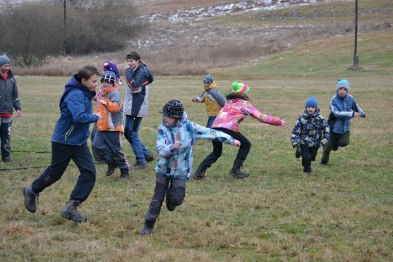 Dřevoda, housle, sauna. To byl jarní tábor Lotrů