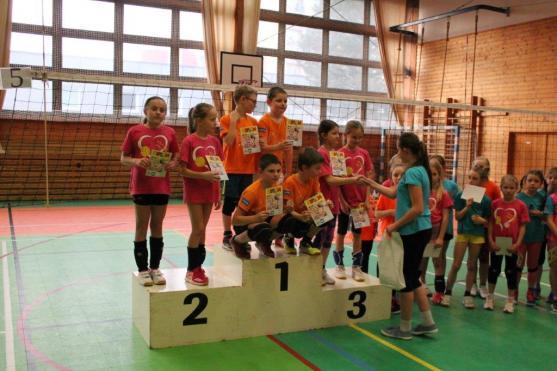 Volejbal si o víkendu v Broumově zahrálo 225 dětí