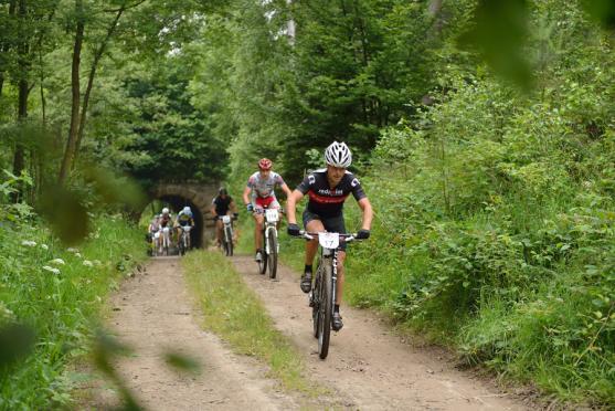 Do cíle cyklistického etapového závodu Specialized MTB Trilogy dorazilo 165 závodníků