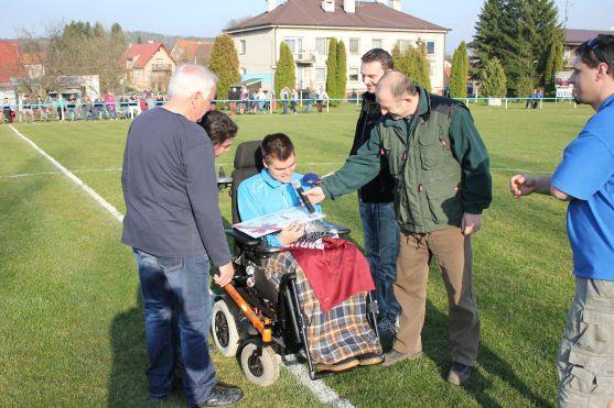 Fotbalisté Hejtmánkovic obdarovali Martina Rozuma. A vzápětí rozstříleli Meziměstí