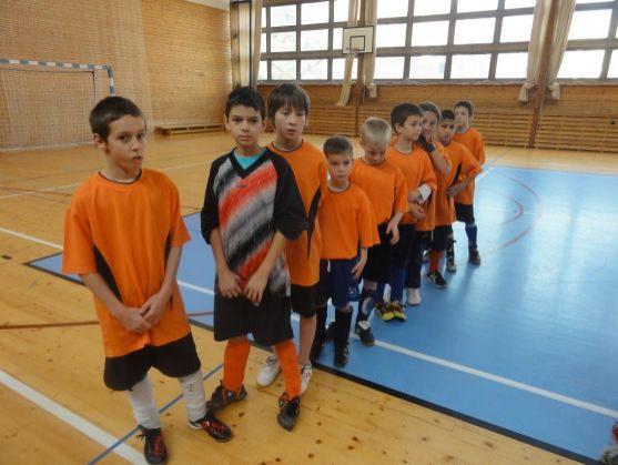 Desátý ročník fotbalového turnaje O pohár 17. listopadu vyhrála broumovská Hradebka. Už po sedmé