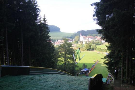 V Machově otevřeli nově zrekonstruovaný skokanský můstek