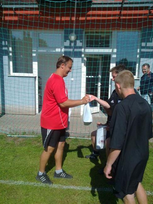 Hradecké fotbalové juniorky porazily tři týmy starších žáků a zvítězily v turnaji Ulita Cup 2013