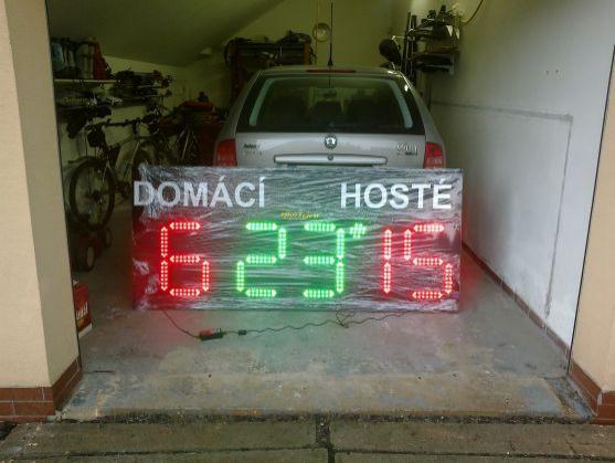 Broumovské fotbalové hřiště má nové hodiny. Poprvé je vyzkouší internacionálové ČR