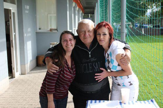 Tým fotbalových legend a herců Arabela pobavil broumovské publikum